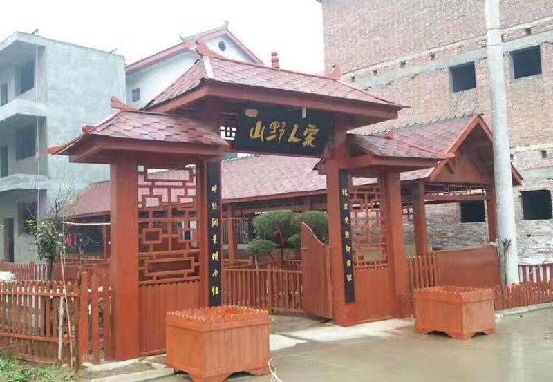 打造优雅户外空间——防腐木凉亭的兴起与市场探索